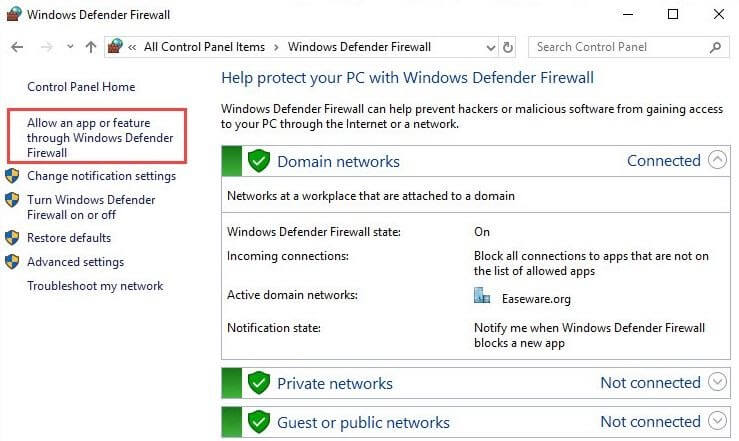 انقر فوق "السماح بالتطبيق أو الميزة من خلال جدار حماية Windows Defender".