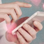 Romance on the web -communication features in dating apps